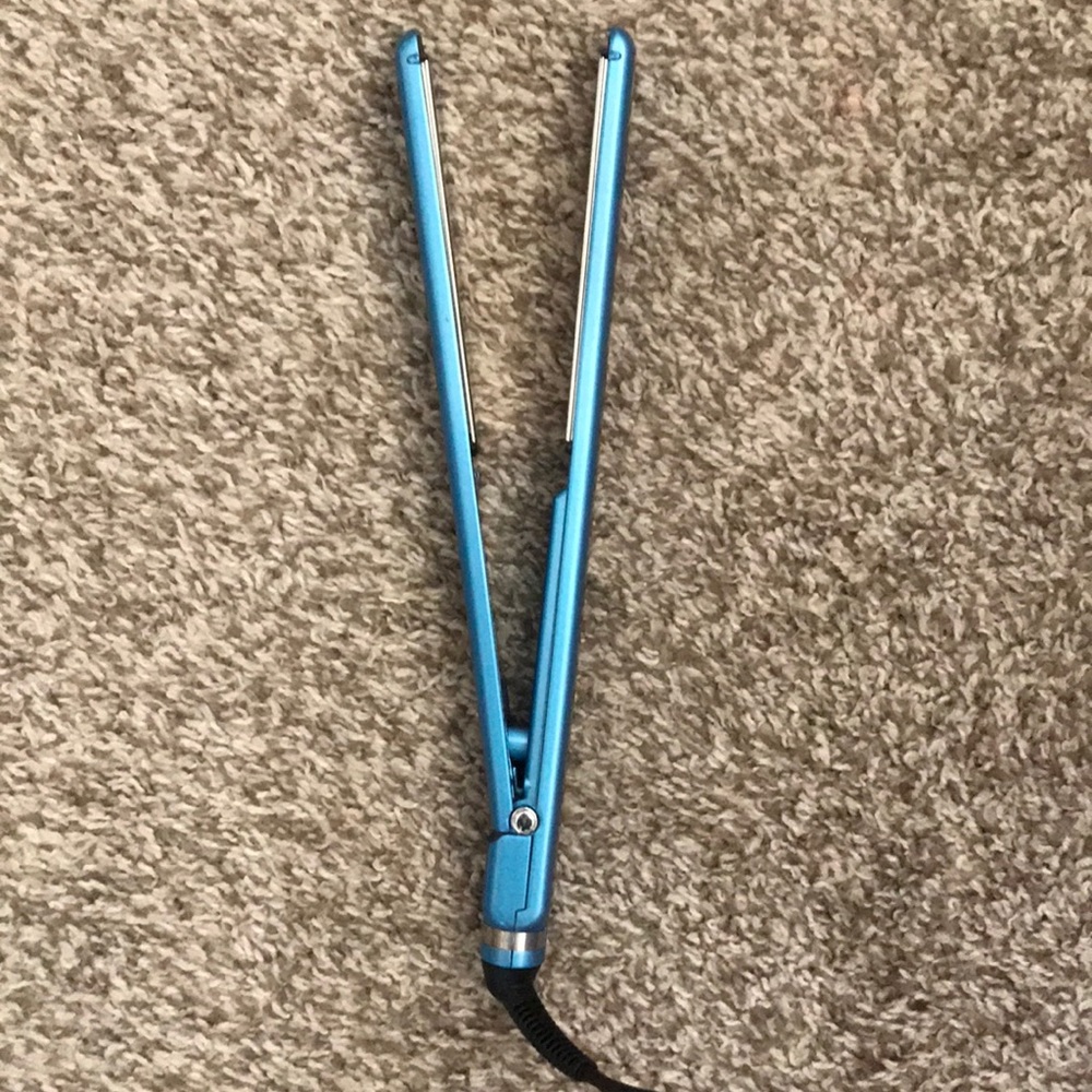 Straightener! Nano titanium by baby bliss pro